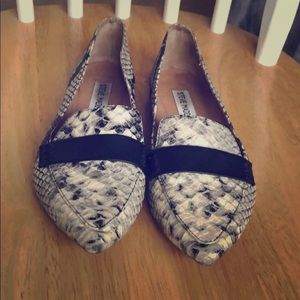 Steve Madden snake flats